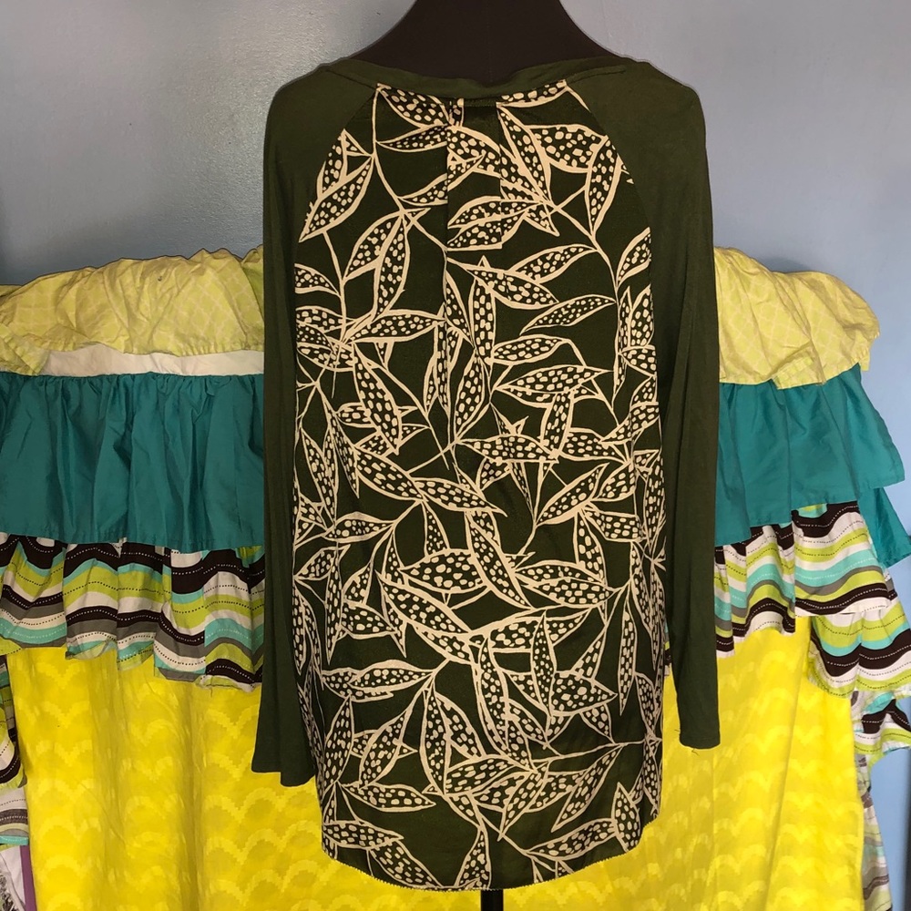 💐Flowy Olive Raglan with Floral back